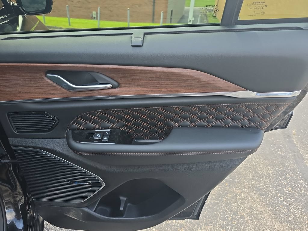 2022 Jeep Grand Cherokee Summit