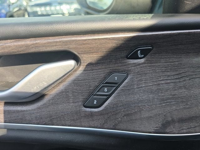 2022 Jeep Grand Cherokee 4xe Overland