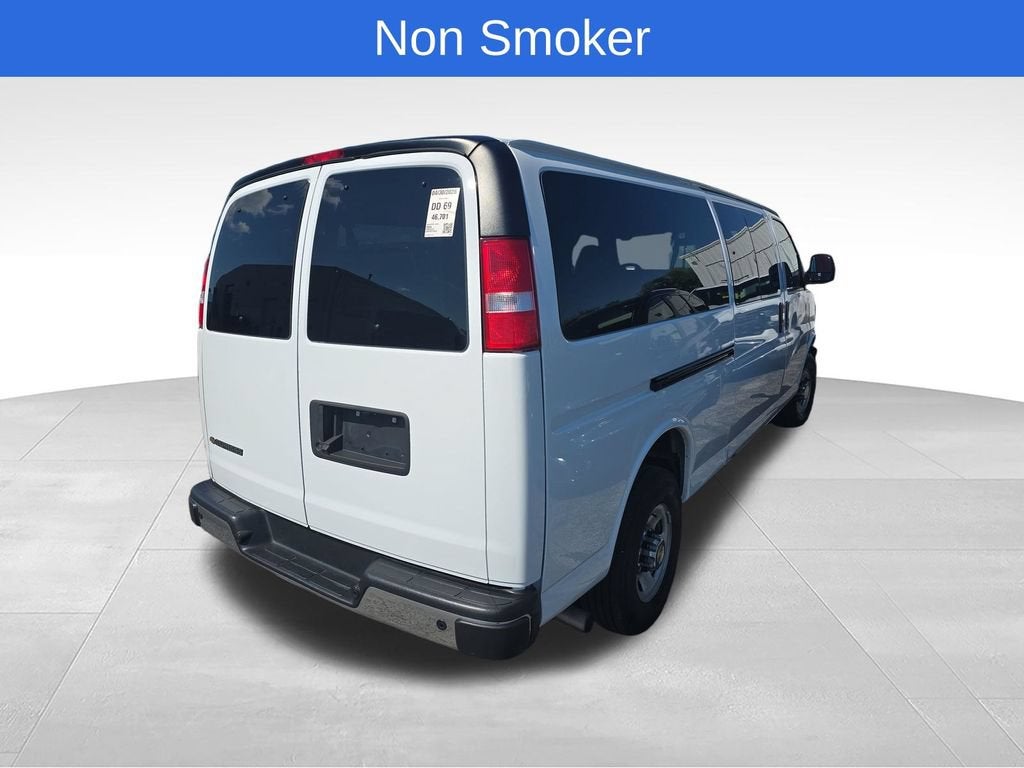 2024 Chevrolet Express Passenger 3500 1LT