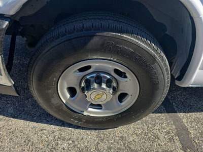 2024 Chevrolet Express Passenger 3500 1LT