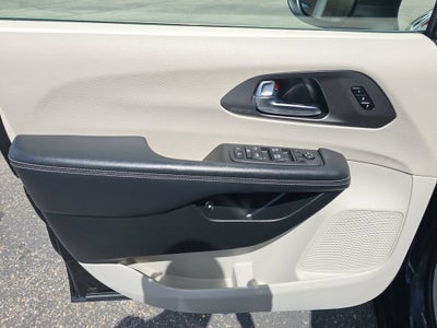 2023 Chrysler Pacifica Hybrid Touring L