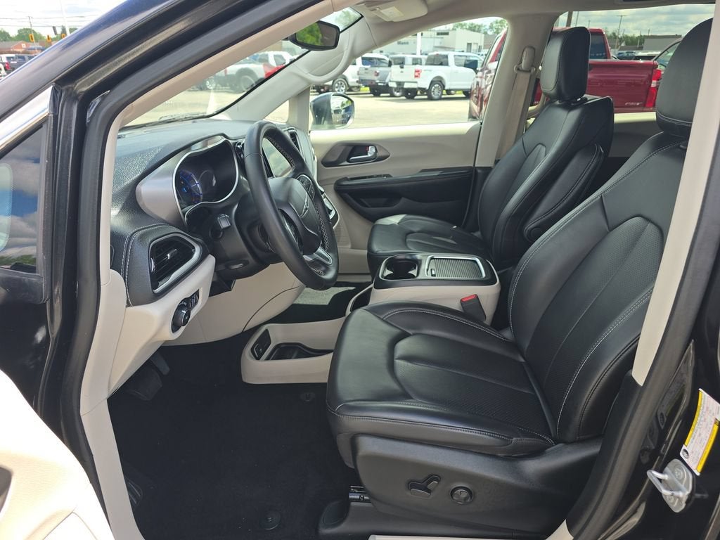 2023 Chrysler Pacifica Hybrid Touring L