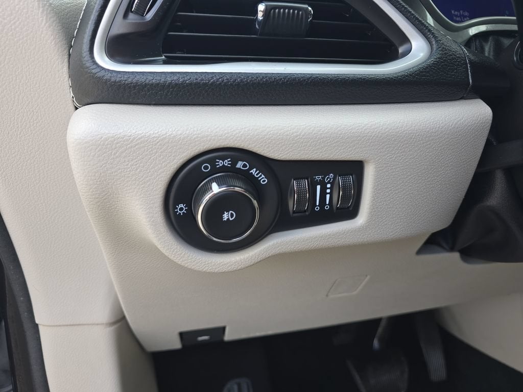 2023 Chrysler Pacifica Hybrid Touring L