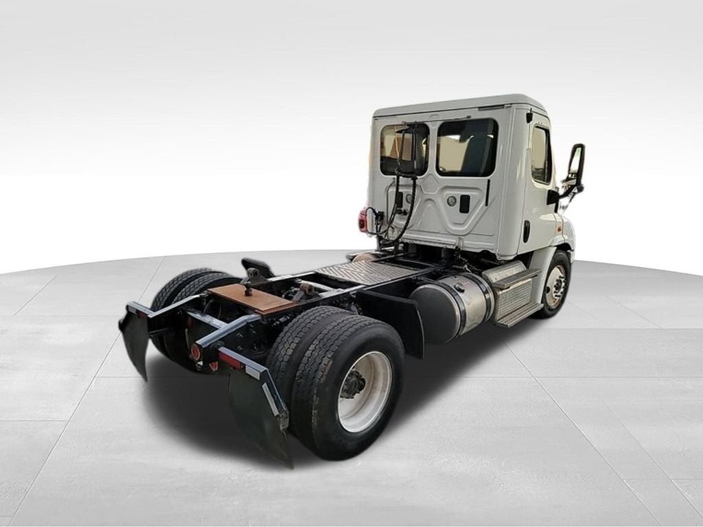 2015 Freightliner CASCADIA 113 Base