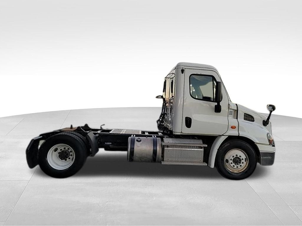 2015 Freightliner CASCADIA 113 Base