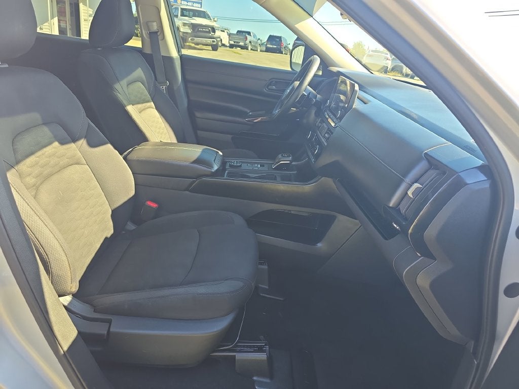 2023 Nissan Pathfinder S
