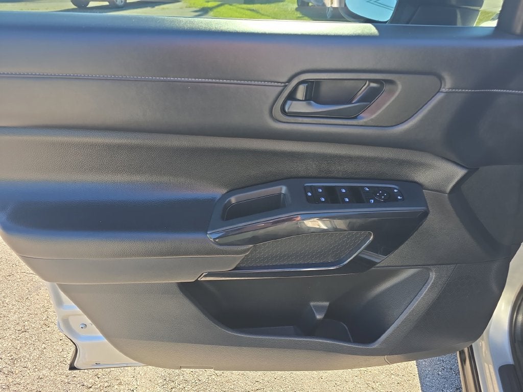 2023 Nissan Pathfinder S