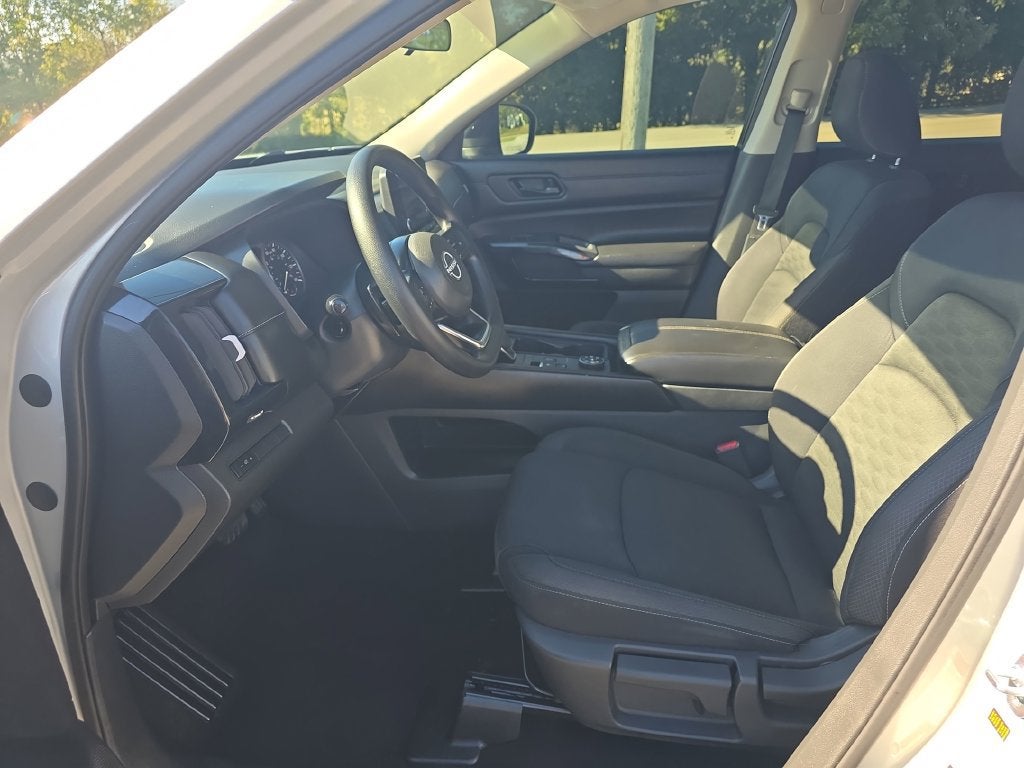 2023 Nissan Pathfinder S