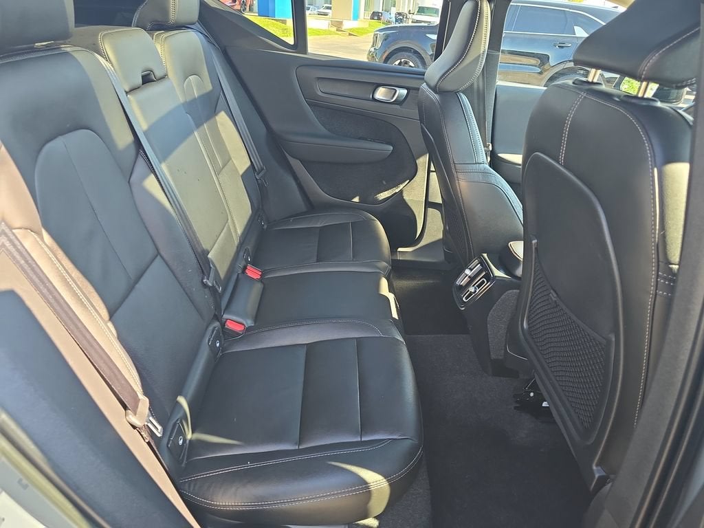 2023 Volvo XC40 Ultimate Dark Theme