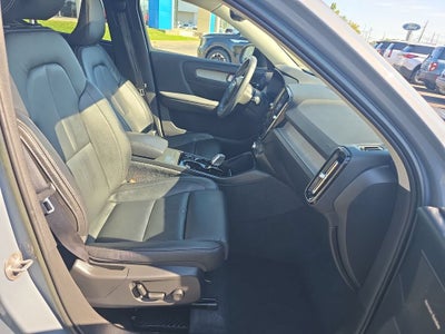 2023 Volvo XC40 Ultimate Dark Theme