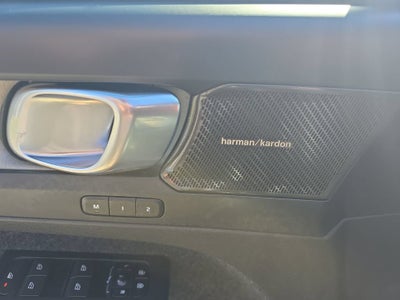 2023 Volvo XC40 Ultimate Dark Theme