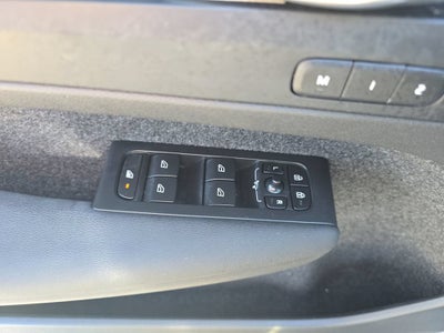 2023 Volvo XC40 Ultimate Dark Theme