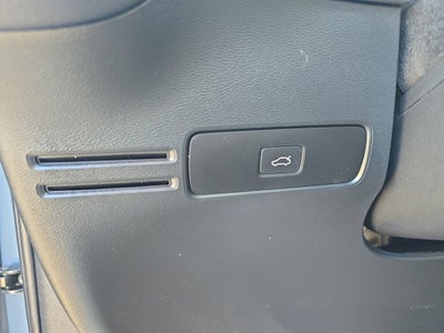 2023 Volvo XC40 Ultimate Dark Theme