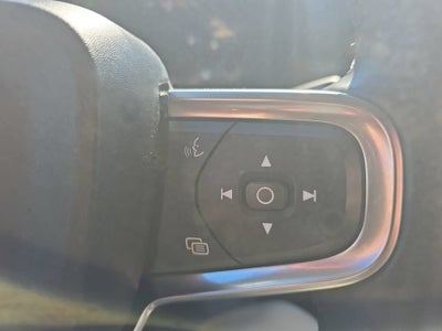2023 Volvo XC40 Ultimate Dark Theme