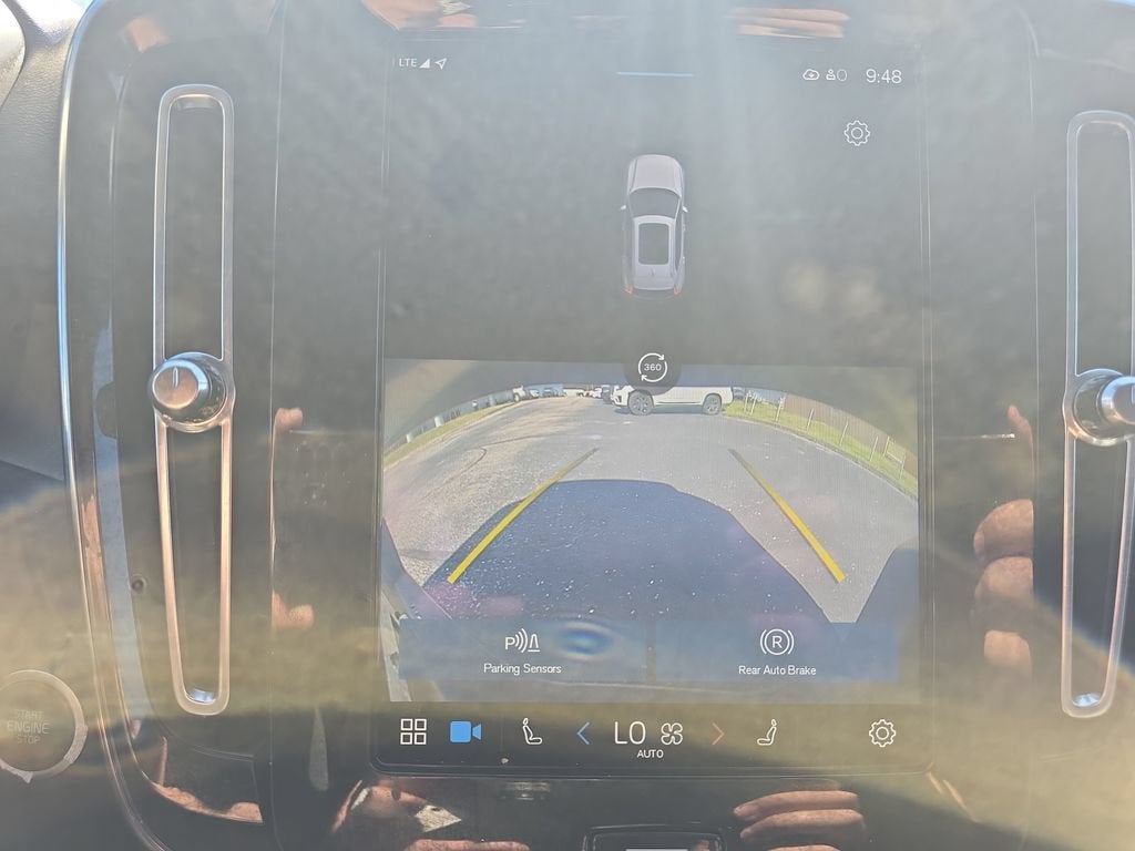 2023 Volvo XC40 Ultimate Dark Theme