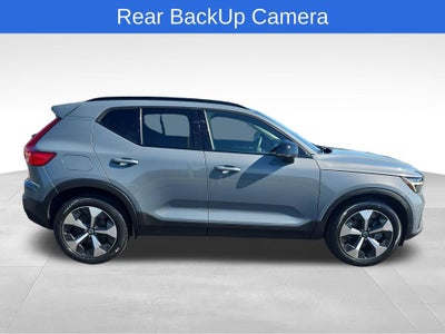 2023 Volvo XC40 Ultimate Dark Theme