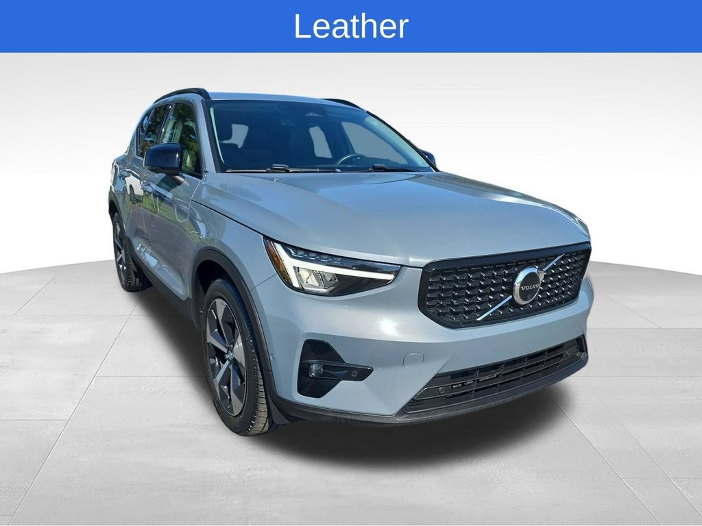 2023 Volvo XC40 Ultimate Dark Theme