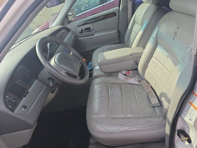 1999 Lincoln Town Car Executive