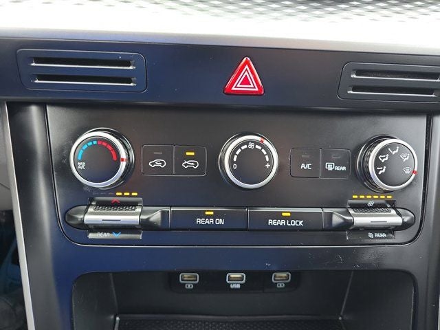 2023 Kia Carnival LX