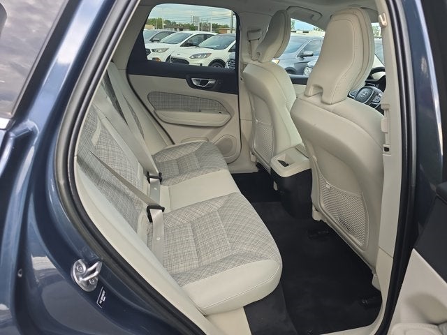2022 Volvo XC60 B5 Momentum