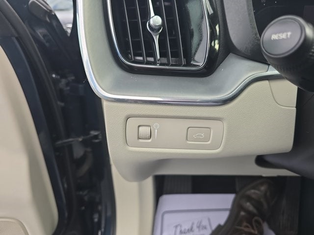 2022 Volvo XC60 B5 Momentum