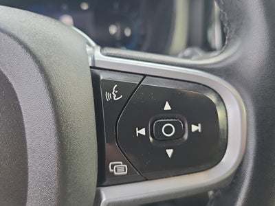 2022 Volvo XC60 B5 Momentum