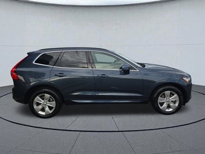 2022 Volvo XC60 B5 Momentum